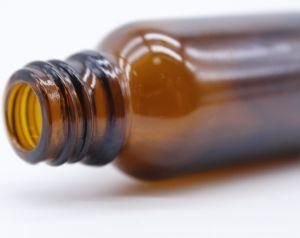 Deep Amber Glass Dropper Bottles Used for Filling Essential Oils