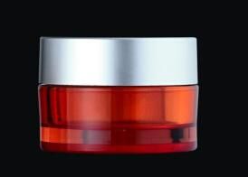 a Red Cosmetic Bottle with a Capacity of 15g