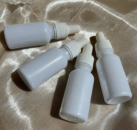 20ml Shiny Pearl White Skincare Glass Bottle with Plastic Dropper for Essential Oil and Serum