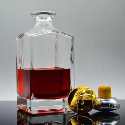 Luxury Heavy Brandy Xo Glass Bottle for Liquor Clear Flat Shape 750ml Glass Square Bottle Custom Alcohol Glass Bottle