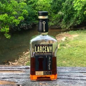 Custom Design 500ml Glass Bourbon Whiskey Bottle