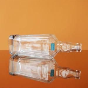 China Manufacturer Customized Whiskey Bottles with Top