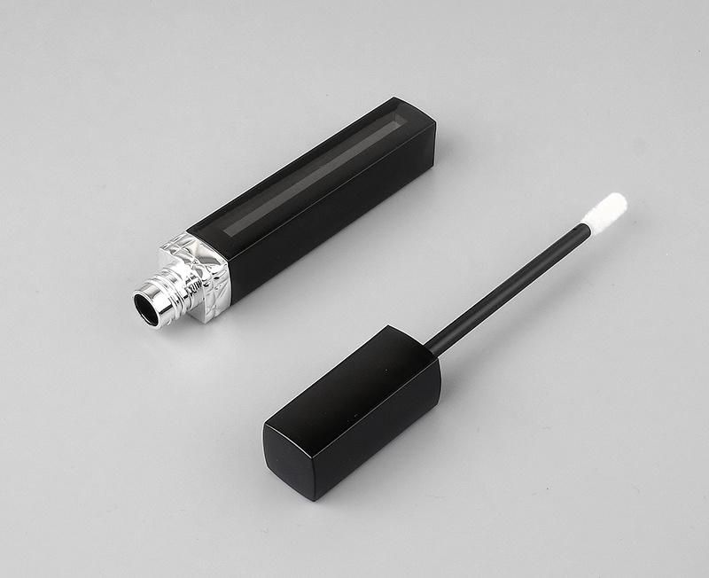 Fashion in Stock 5ml Cosmetic Lipgloss Tubes Empty Plastic Black Luxury Lip Gloss Tube with Wands