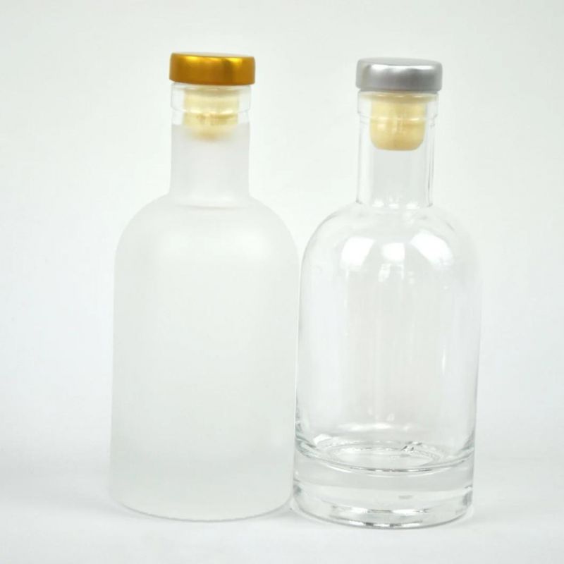 Many Specification Frosted and Clear Spirit Glass Bottle of Round Shape for Distillery