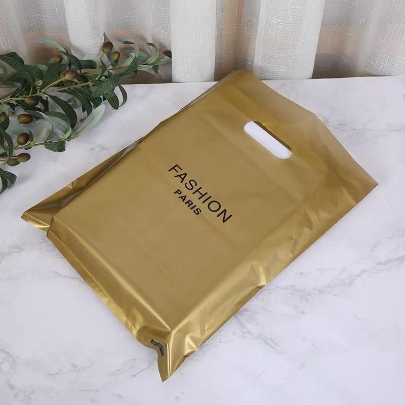 Fashion Plastic Bag with Handle Cheap Gift Packaging Bag Custom Logo