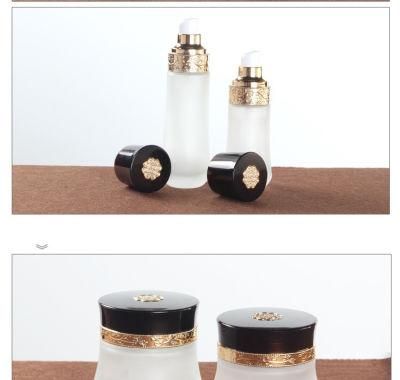 Beauty Cosmetic Glass Empty Lotion Bottle with Black Caps with Gold Line
