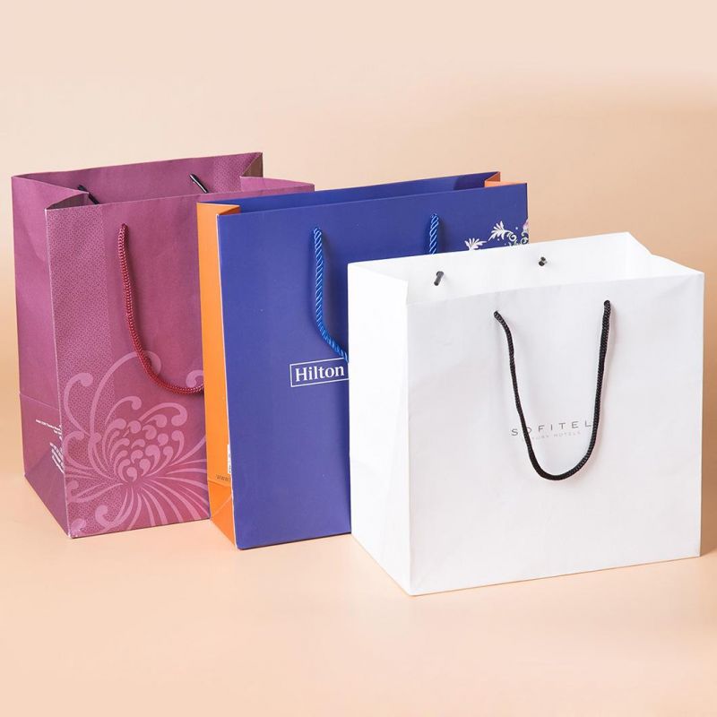 China Wholesale Portable Kraft Paper Bag/High-End Handbag Packaging