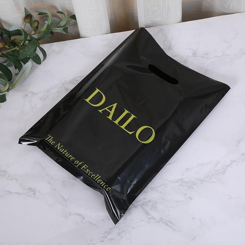 Fashion Plastic Bag with Handle Cheap Gift Packaging Bag Custom Logo